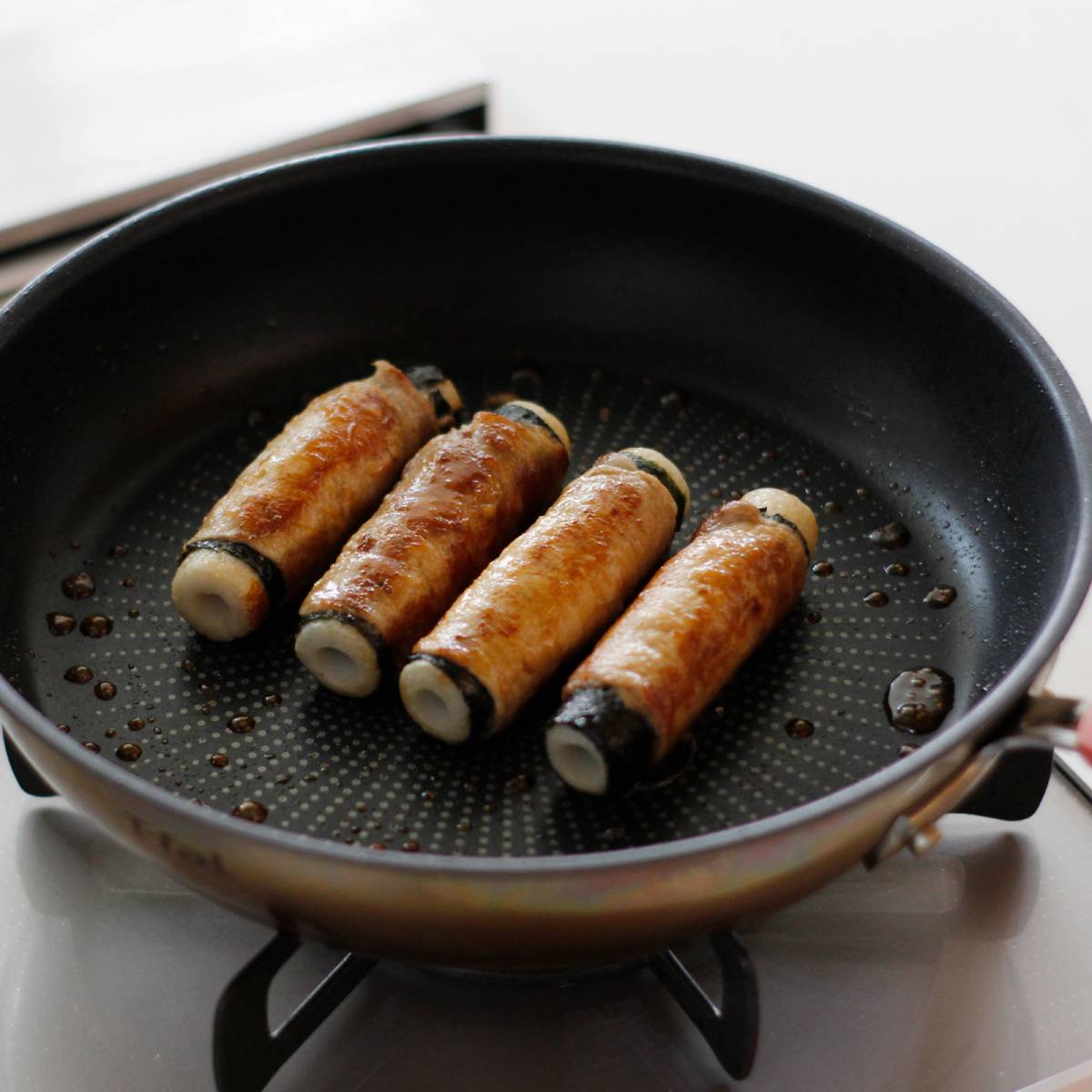 ニッスイ公式の「肉巻き活ちくわの照り焼き」のレシピ