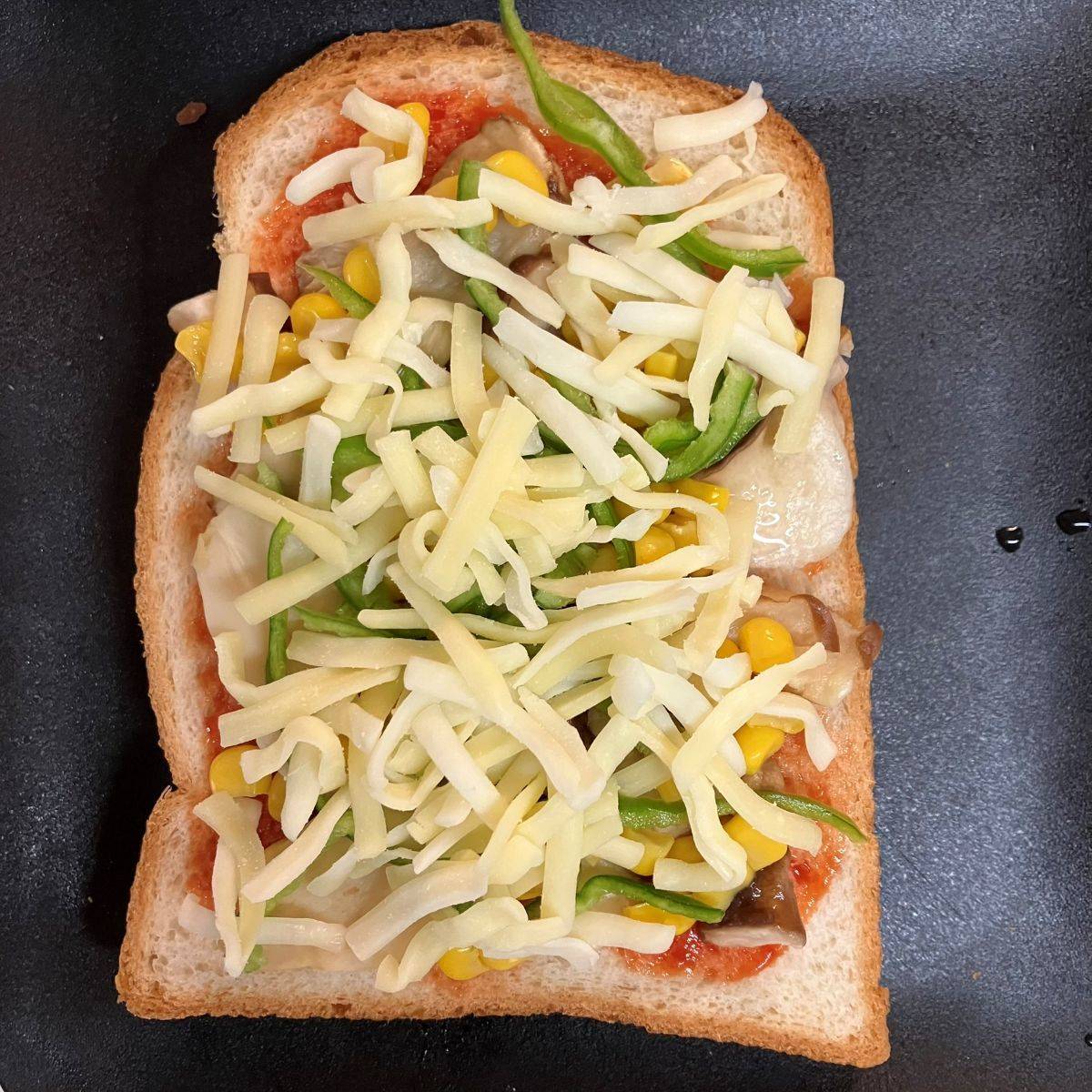 JAグループ公式の「ボリューム満点！ 市販のピザにトッピング」のレシピ