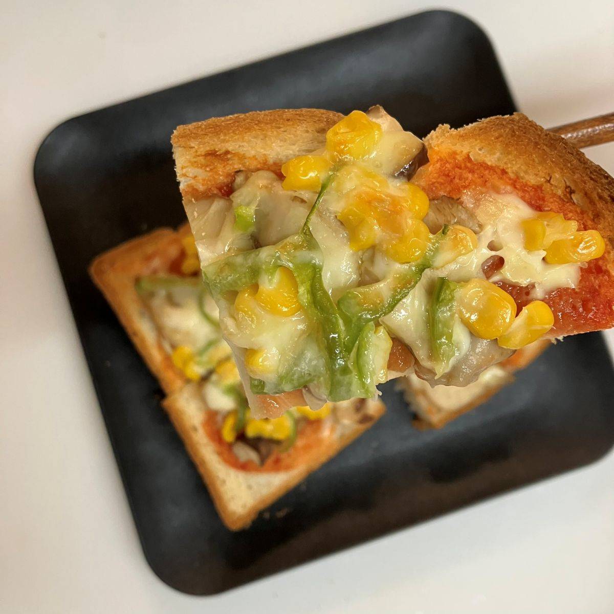 JAグループ公式の「ボリューム満点！ 市販のピザにトッピング」のレシピ