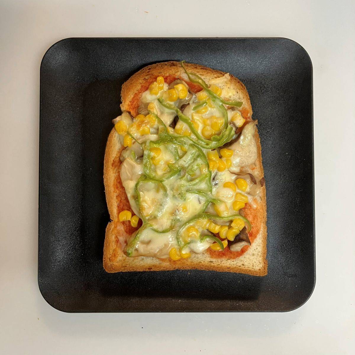 JAグループ公式の「ボリューム満点！ 市販のピザにトッピング」のレシピ