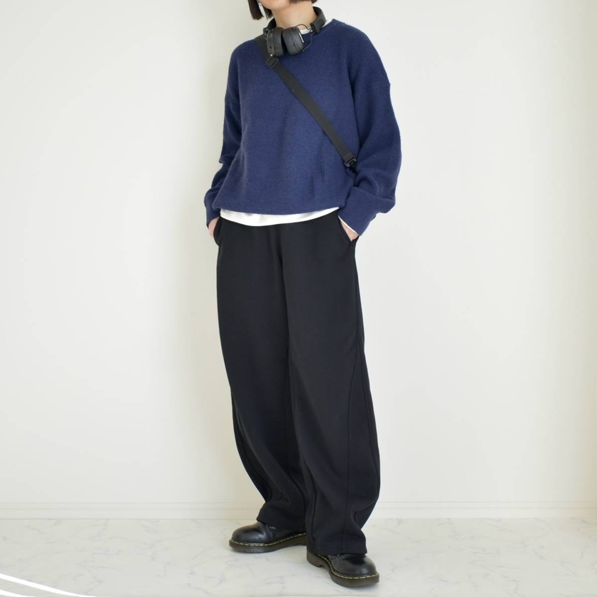 インナーの白をチラ見せする♪