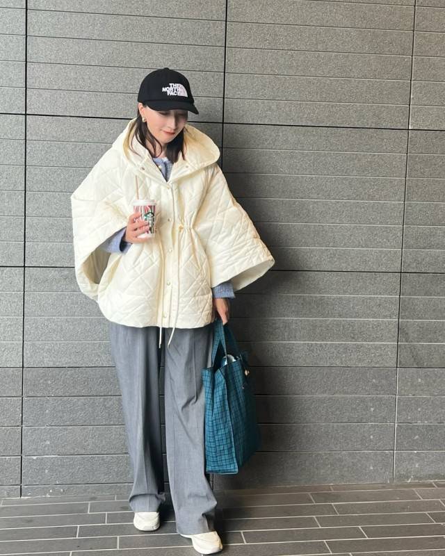 デザイン性のあるコートを合わせる!