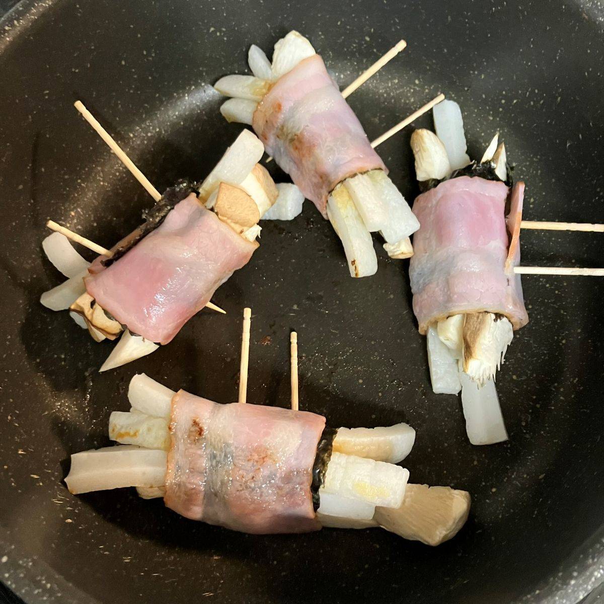 ニッスイ公式の「活ちくわとエリンギのベーコン巻き」のレシピ