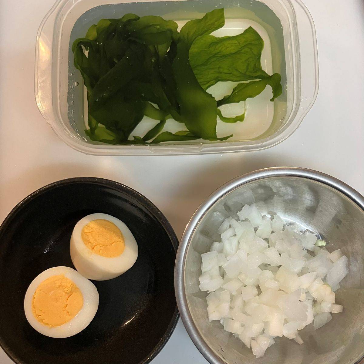 サッポロ一番公式の「ぶっかけ玉ねぎつゆの冷しゃぶ冷やしラーメン」のレシピ