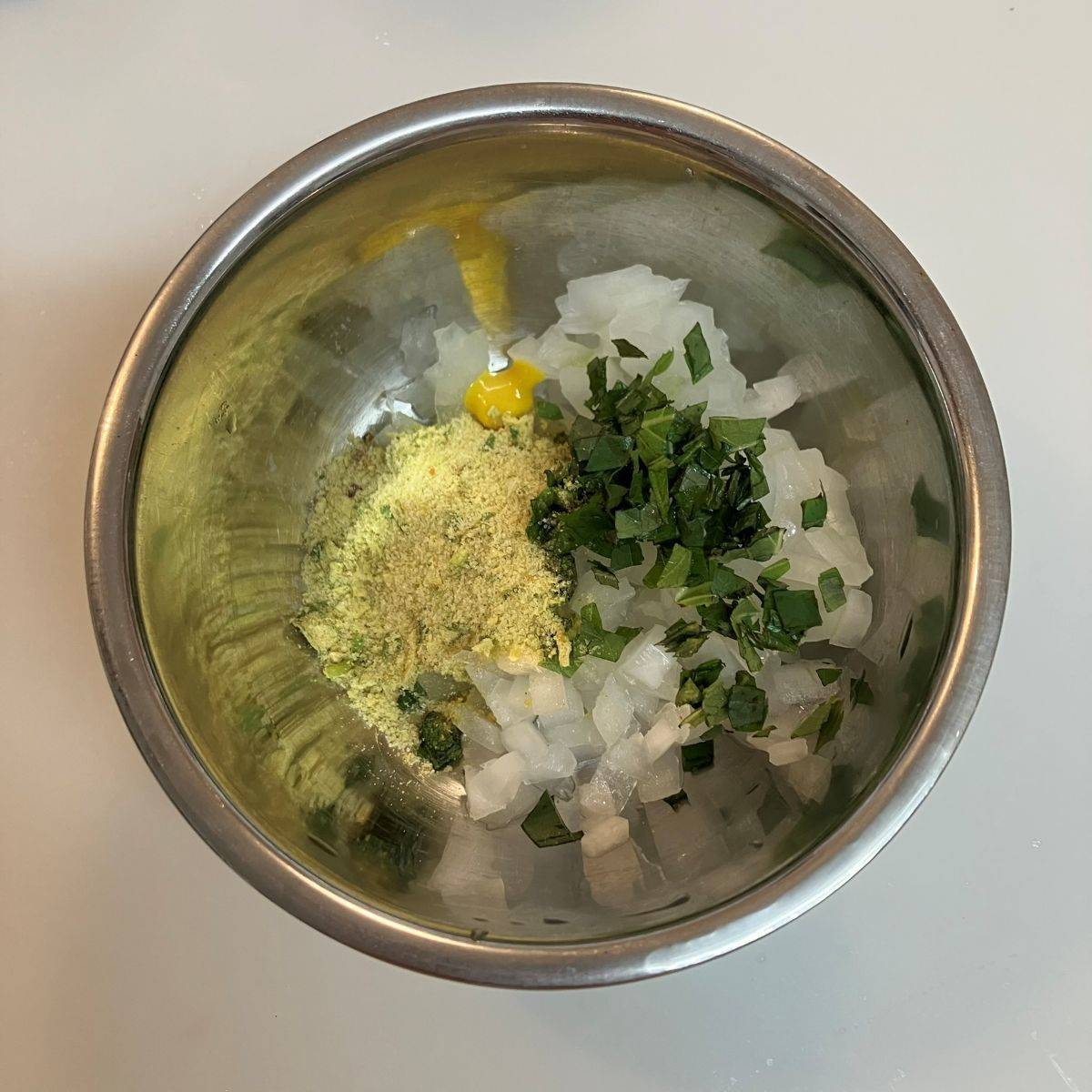 サッポロ一番公式の「ぶっかけ玉ねぎつゆの冷しゃぶ冷やしラーメン」のレシピ