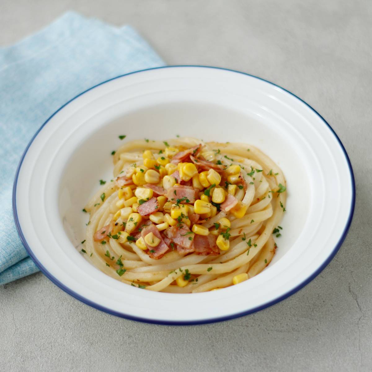 テーブルマーク公式の「バターしょうゆの焼きもろこしうどん」のレシピ