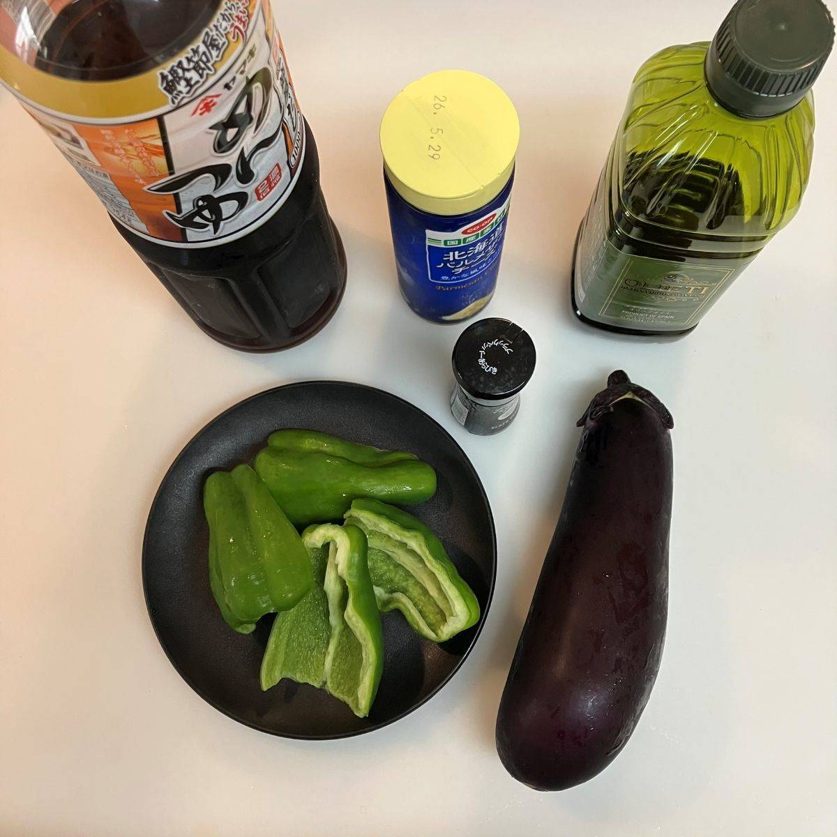 JAグループ公式の「なすとピーマンのめんつゆチーズ風味」のレシピ