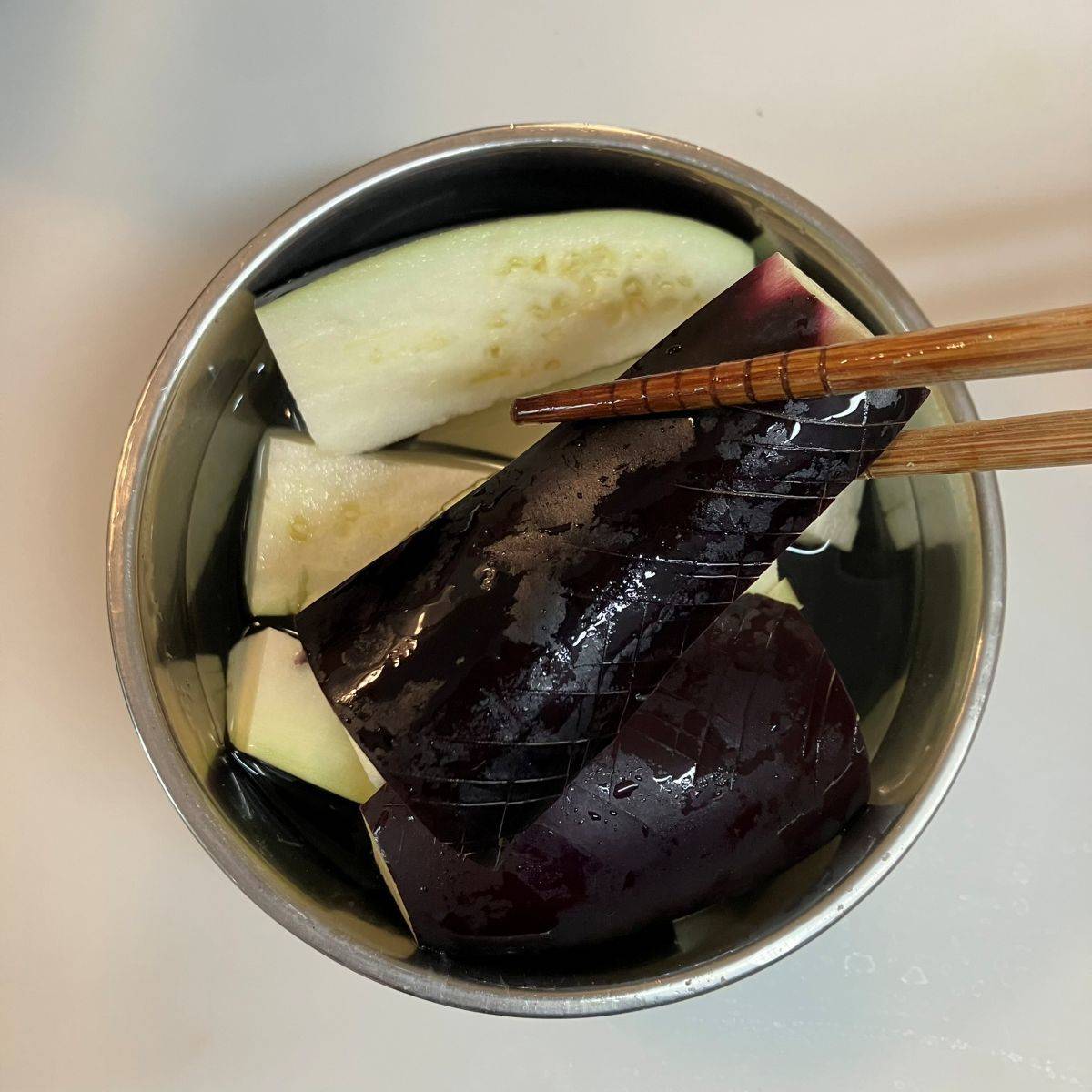 JAグループ公式の「なすとピーマンのめんつゆチーズ風味」のレシピ