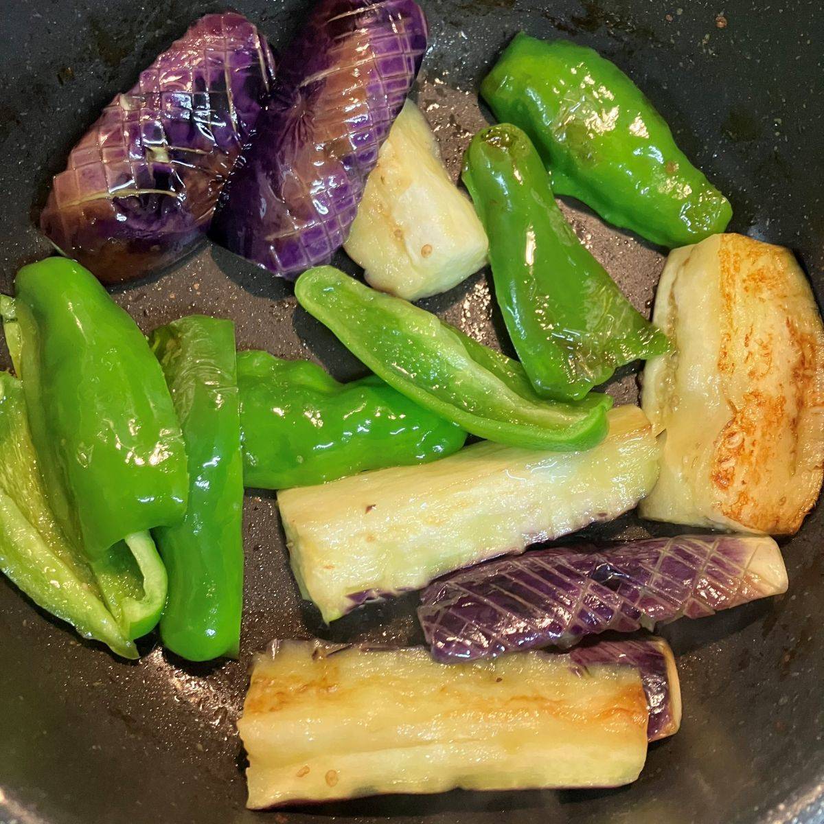 JAグループ公式の「なすとピーマンのめんつゆチーズ風味」のレシピ