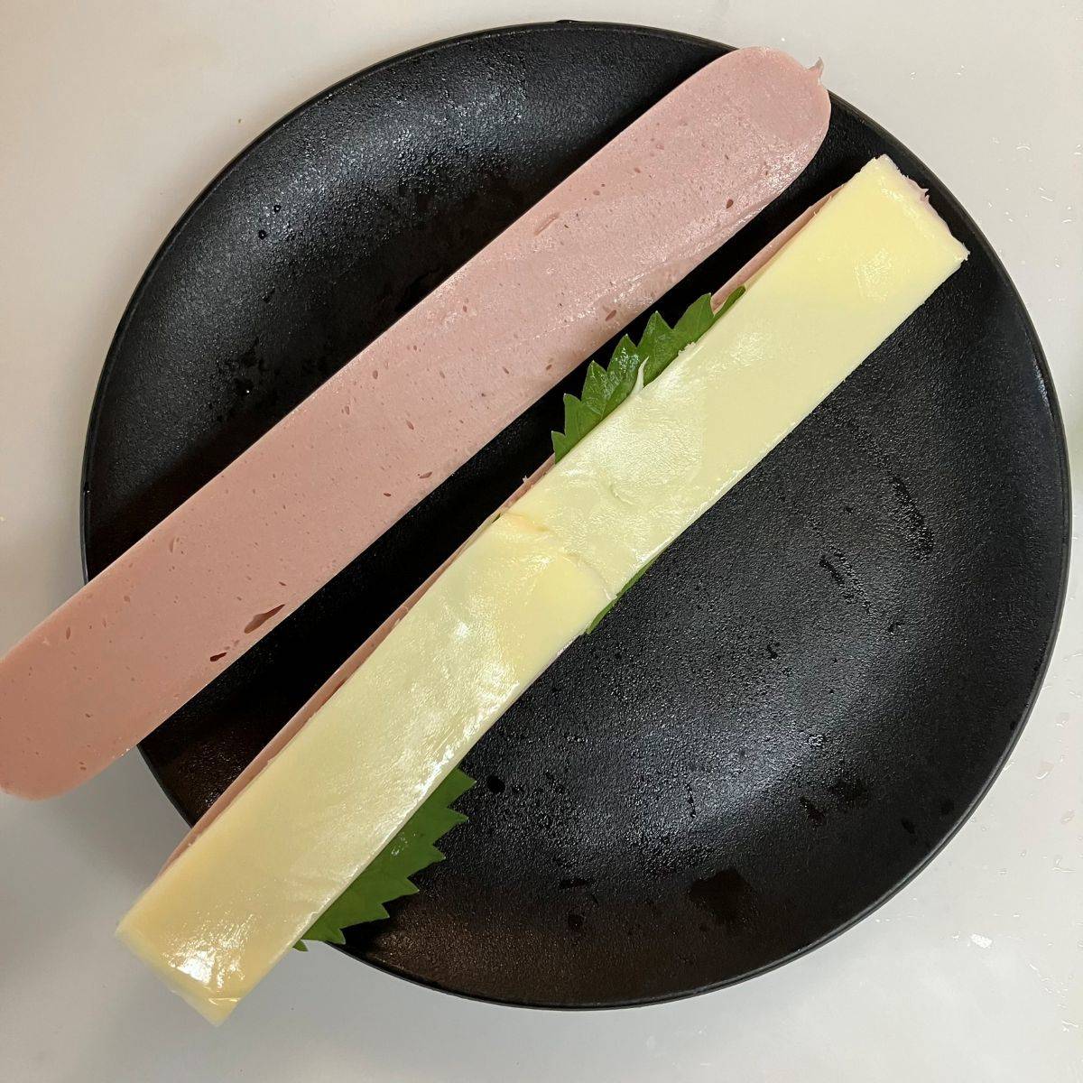 ニッスイ公式の「おさかなのソーセージのチーズサンドのり巻き」のレシピ