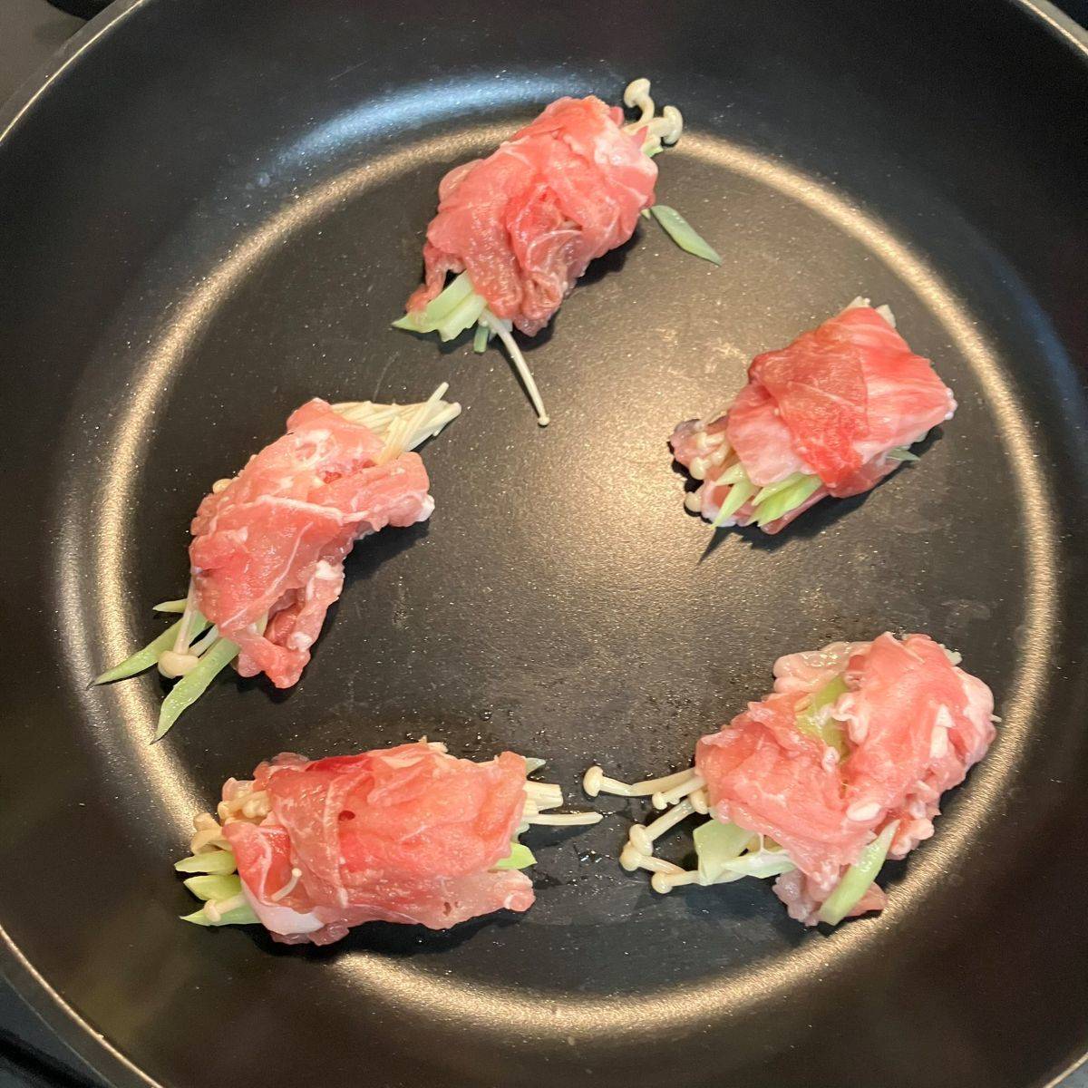 JAグループ公式の「ブロッコリーの茎とえのきの牛肉巻き」のレシピ