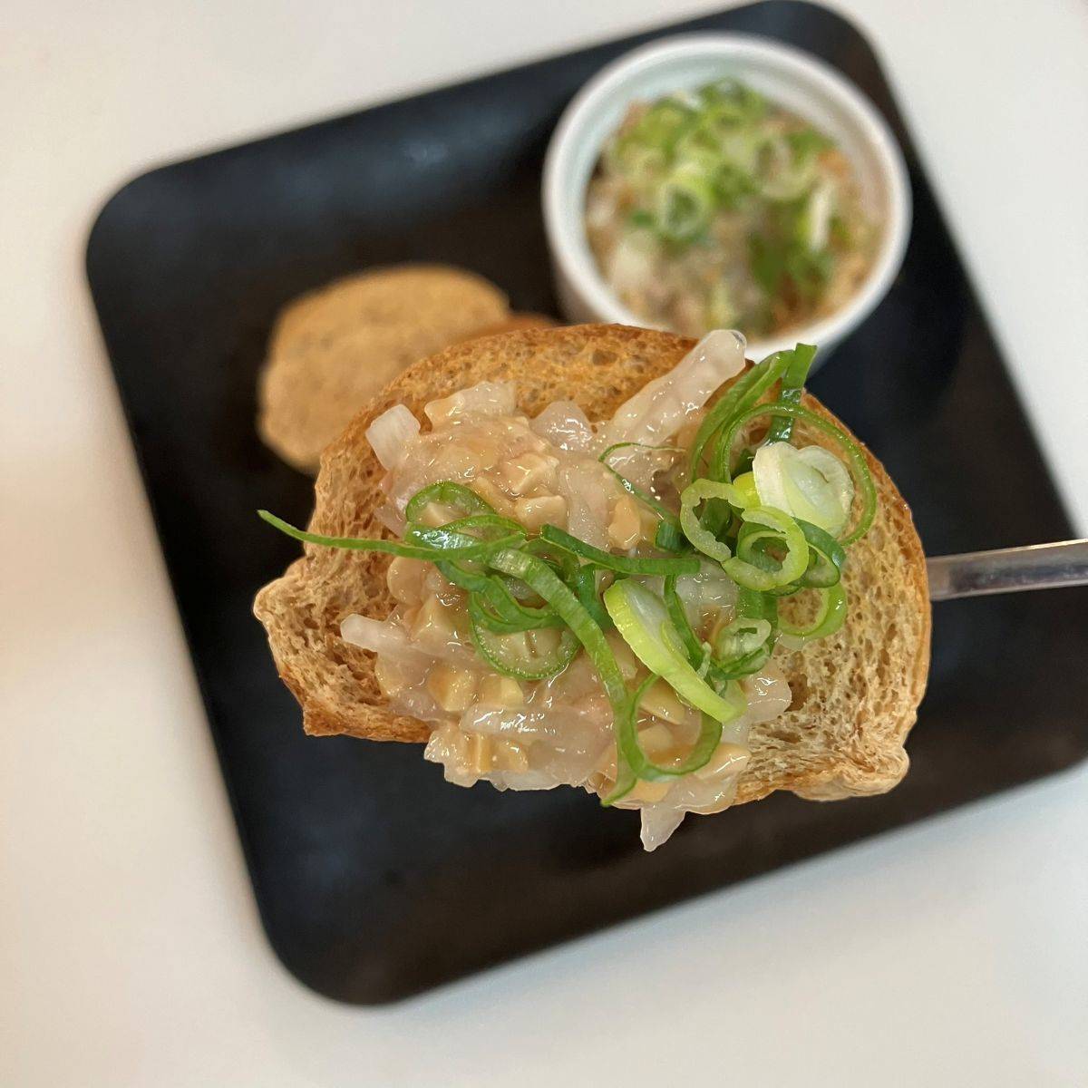 タカノフーズ公式の「納豆ディップソース」のレシピ