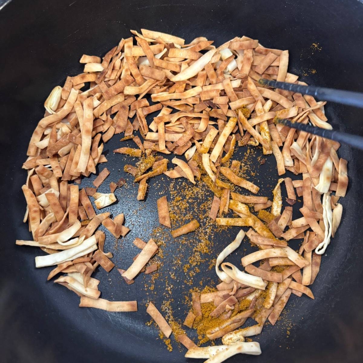 モランボン公式の「餃子の皮でパリパリサラダ」のレシピ