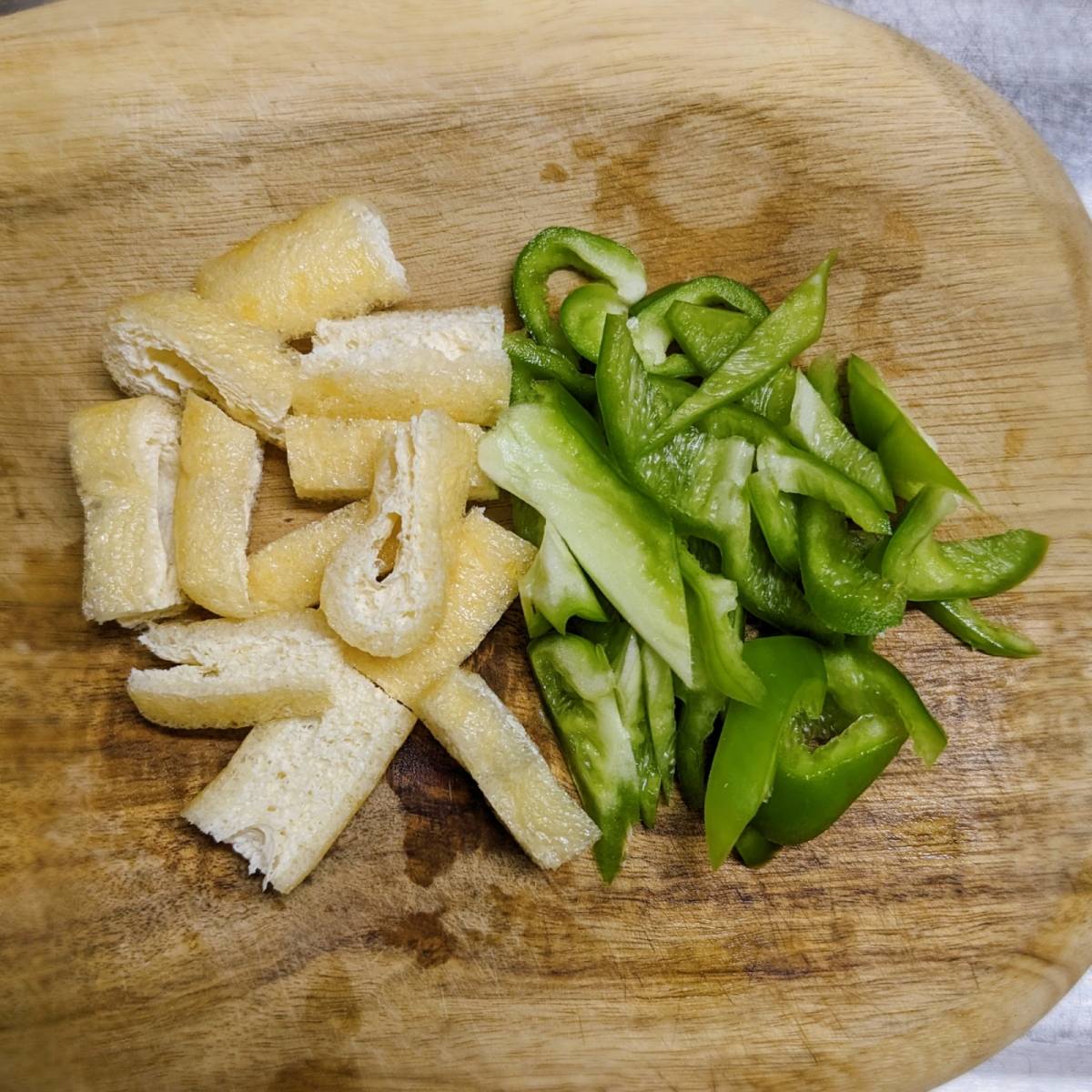 JAグループ公式の「油揚げちりめんピーマン炒め」のレシピ