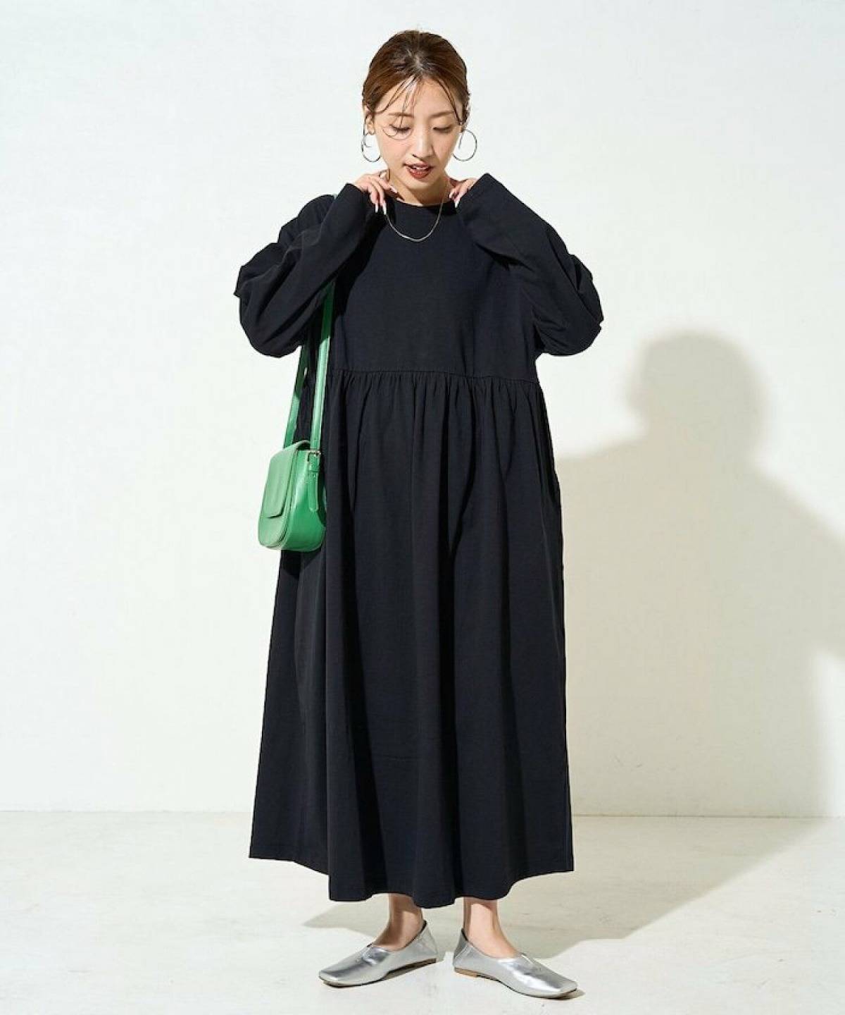 緑のバッグを使ったコーデ