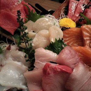 和モダンな空間で大人の飲み会！お刺身が絶品の【新宿】の創作料理店