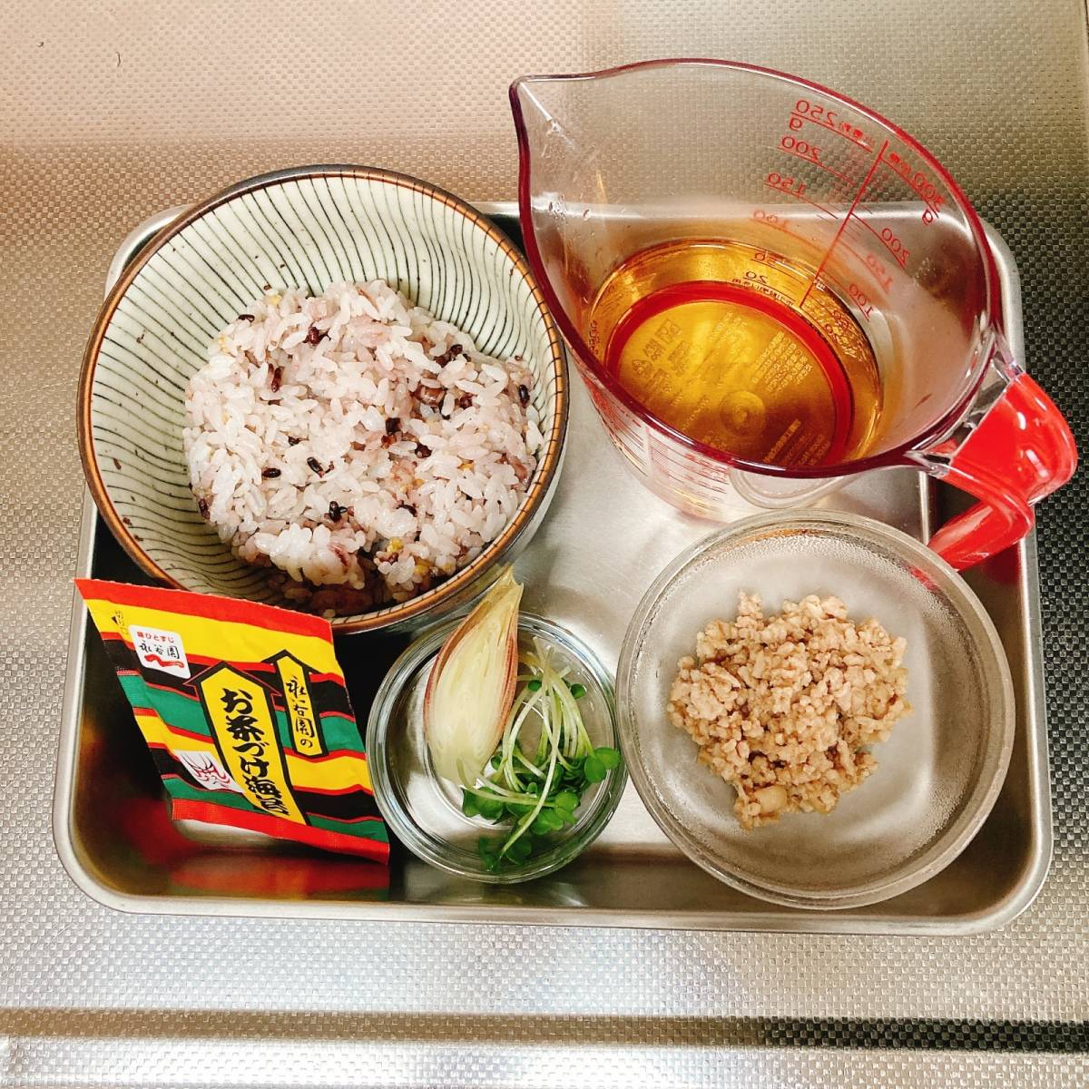 永谷園公式の「肉味噌茶づけ」のレシピ