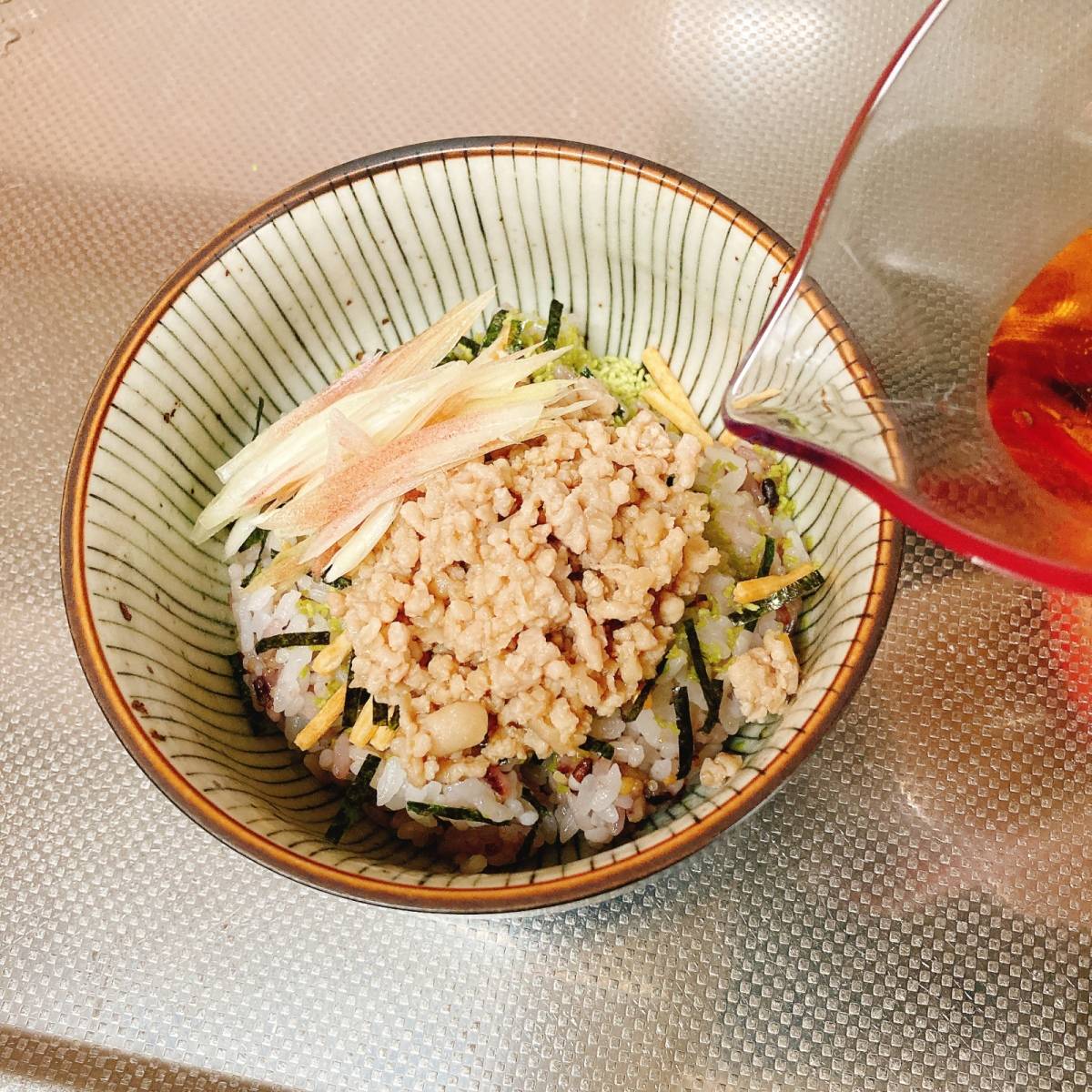 永谷園公式の「肉味噌茶づけ」のレシピ