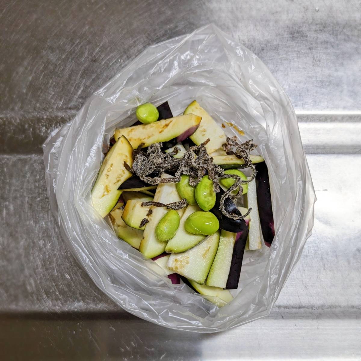 JAグループ公式の「水茄子と枝豆塩昆布の麺つゆ酢漬け」のレシピ