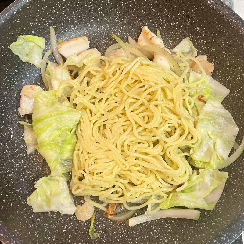 マルちゃん公式の「和風アレンジ海鮮しょうゆ焼そば」のレシピ