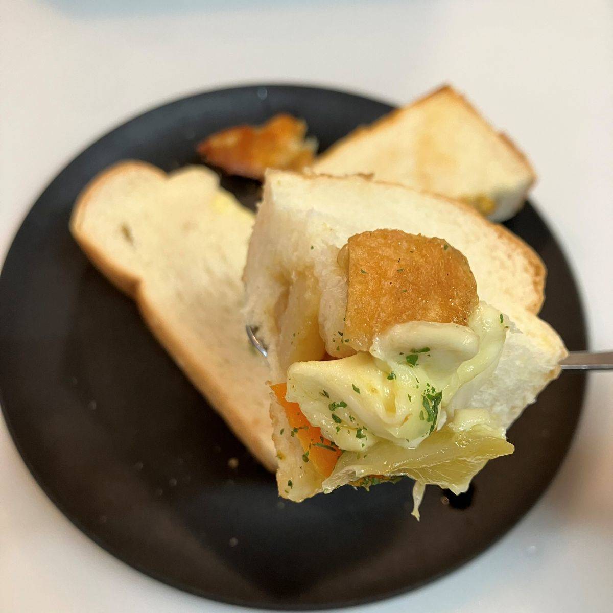 ヤマザキ公式の「カレーグラタン風ポケットサンド」のレシピ