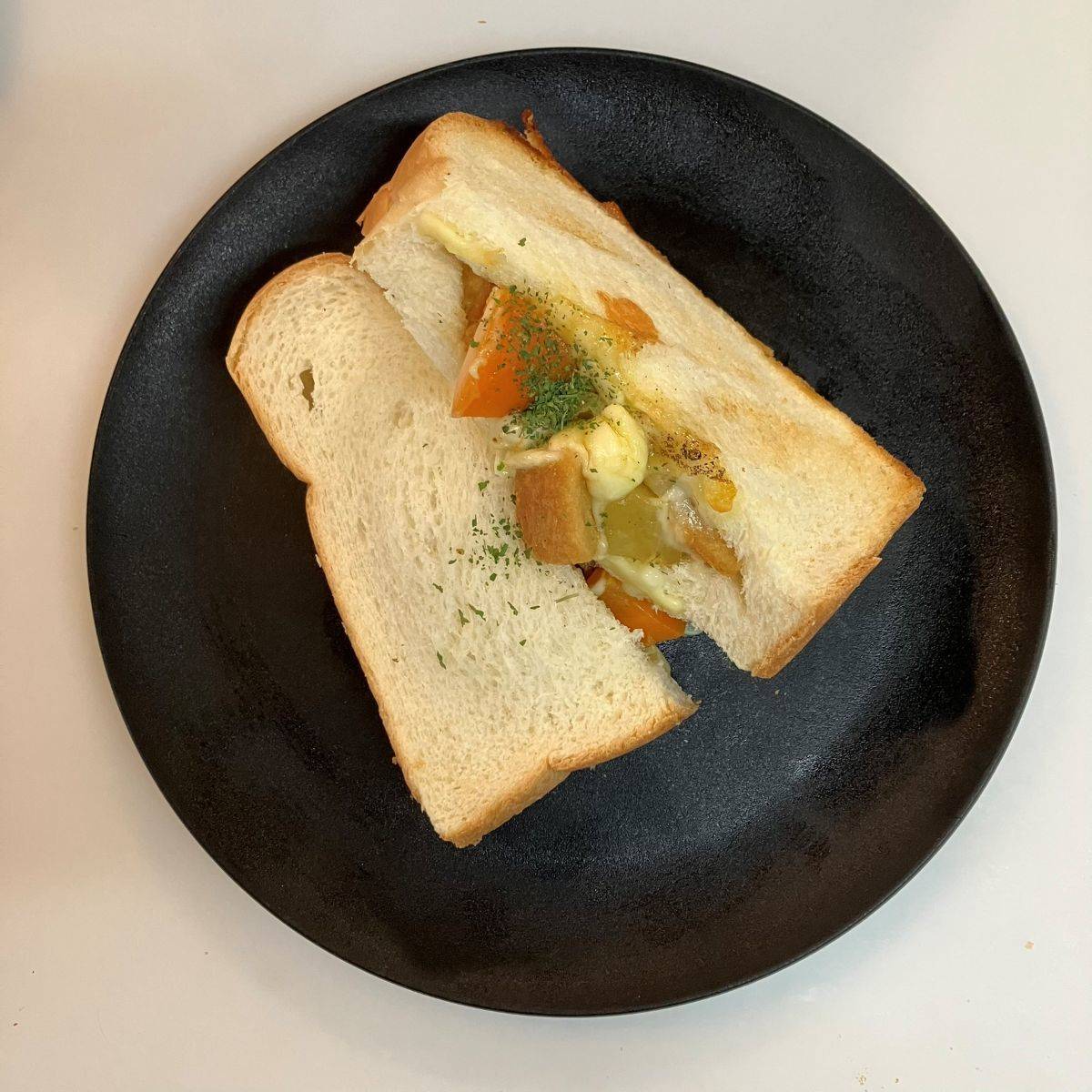 ヤマザキ公式の「カレーグラタン風ポケットサンド」のレシピ