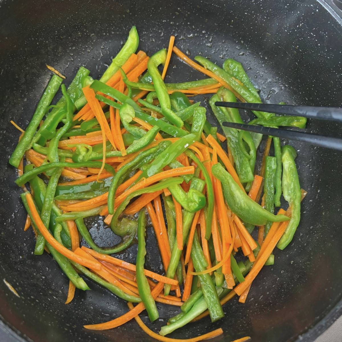 JAグループ公式の「ピーマンと人参のしらす炒め」のレシピ