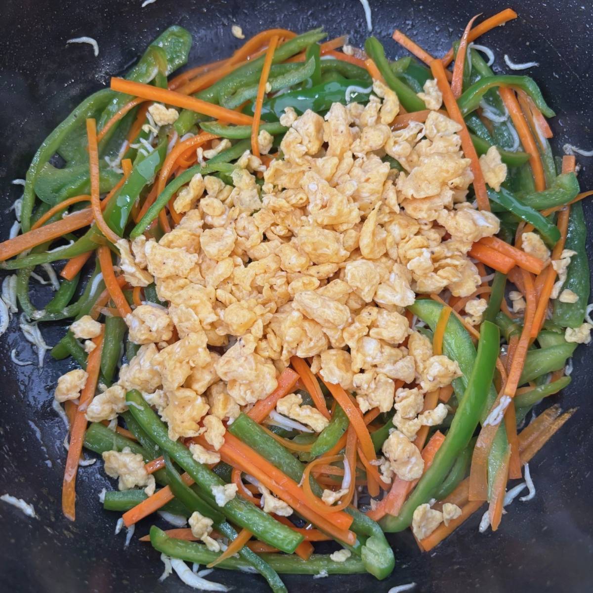 JAグループ公式の「ピーマンと人参のしらす炒め」のレシピ