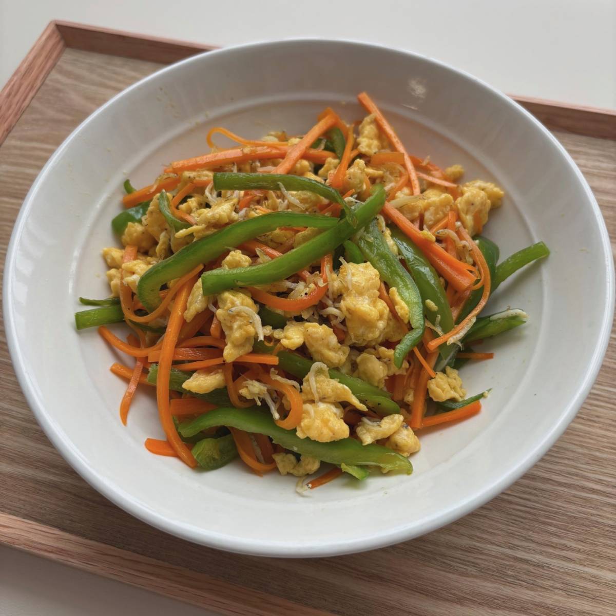 JAグループ公式の「ピーマンと人参のしらす炒め」のレシピ