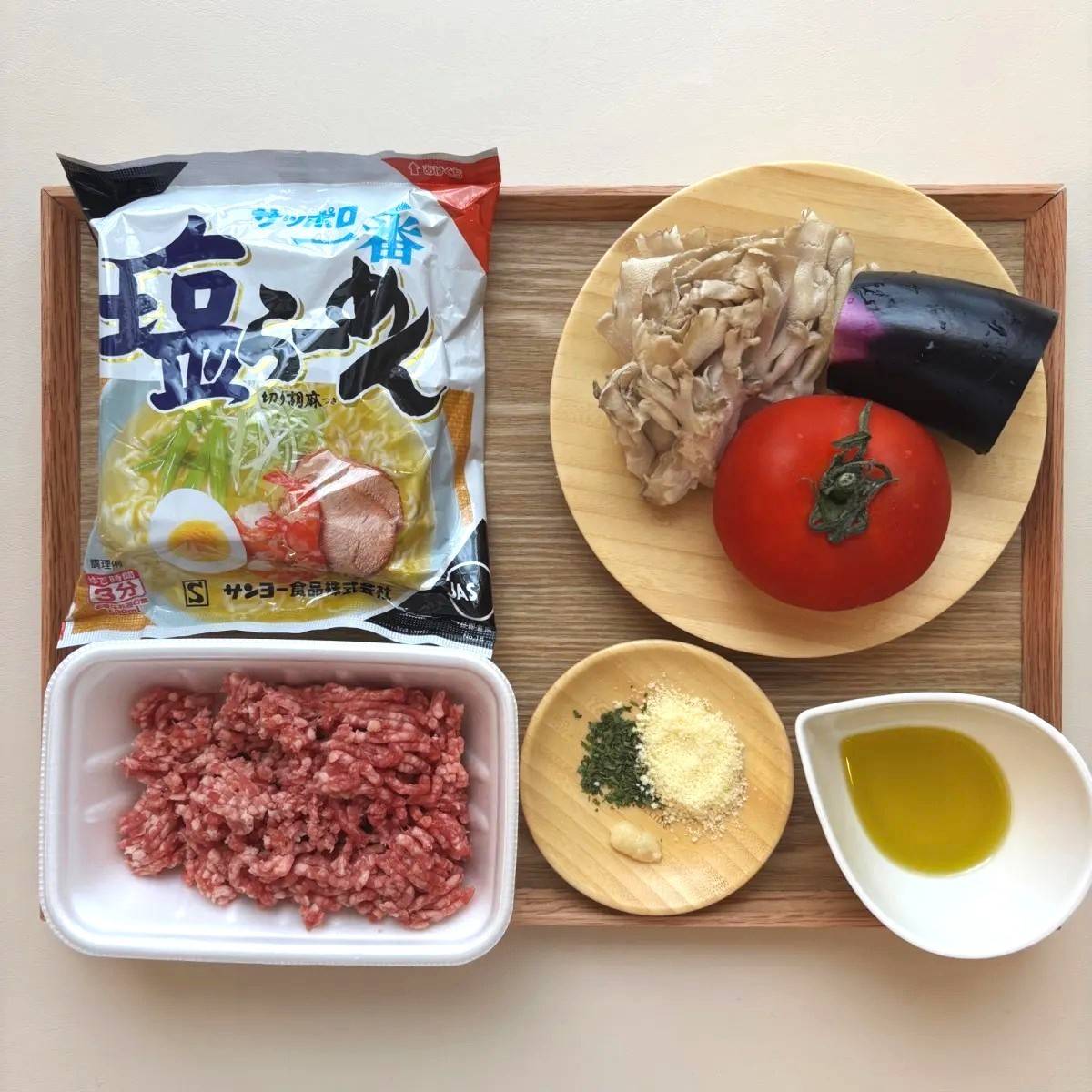 サッポロ一番公式の「ワンパンで！夏野菜のボロネーゼラーメン」のレシピ