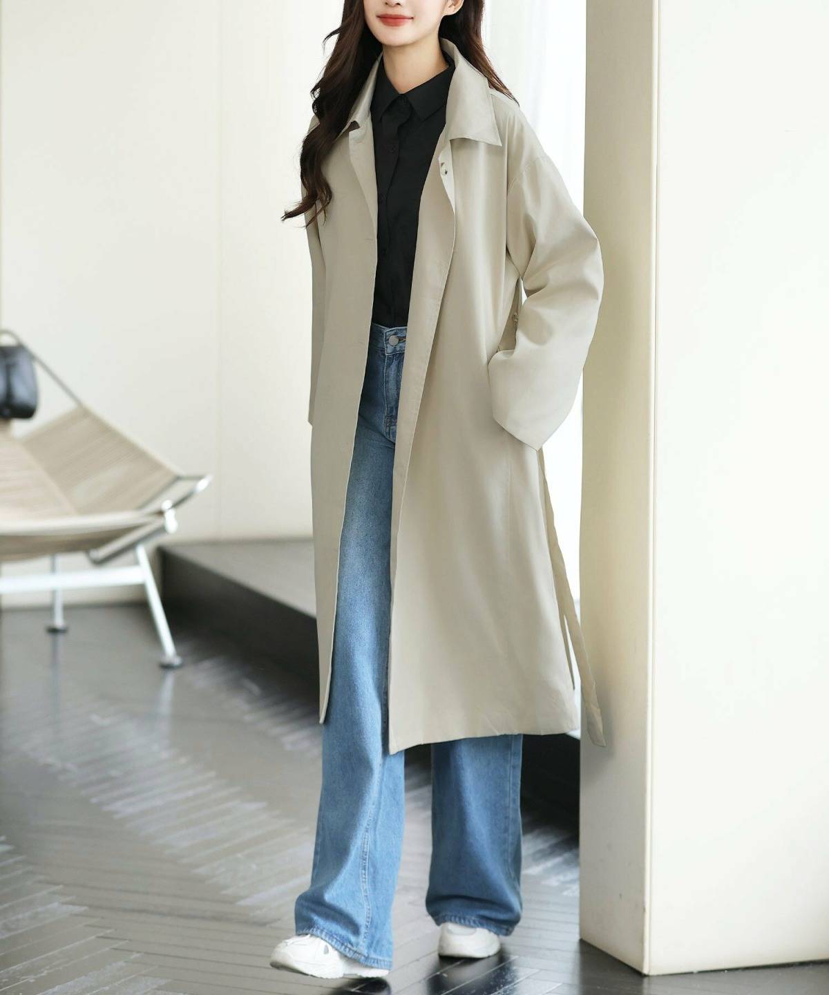 ダサいとは無縁のコート×スニーカーコーデ