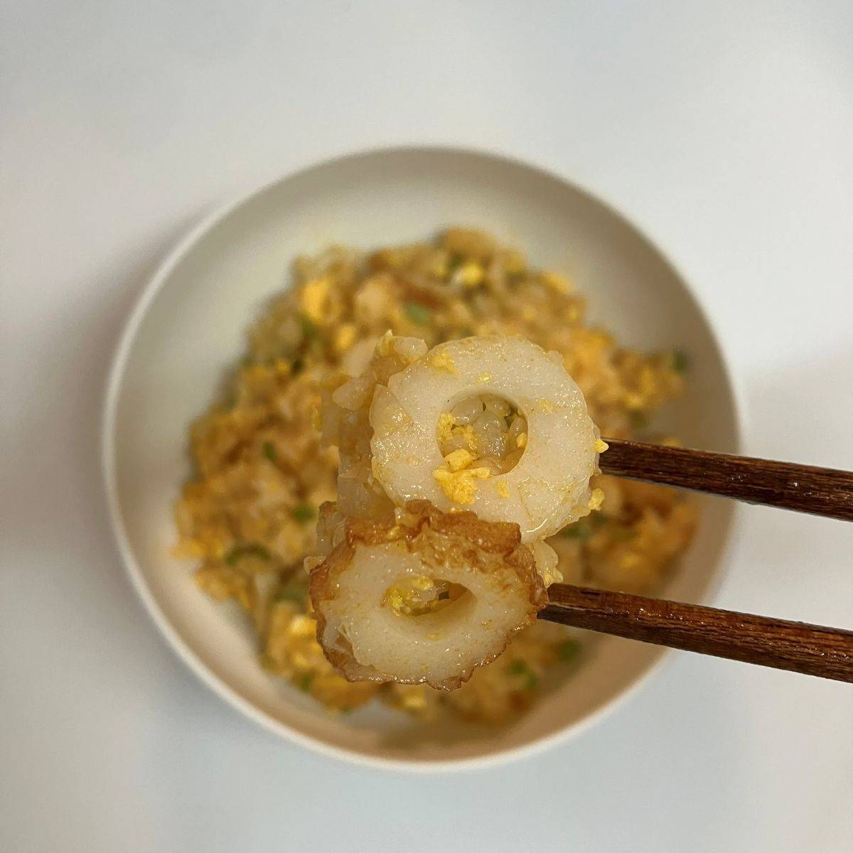 ニッスイ公式の「活ちくわのカレーチャーハン」のレシピ