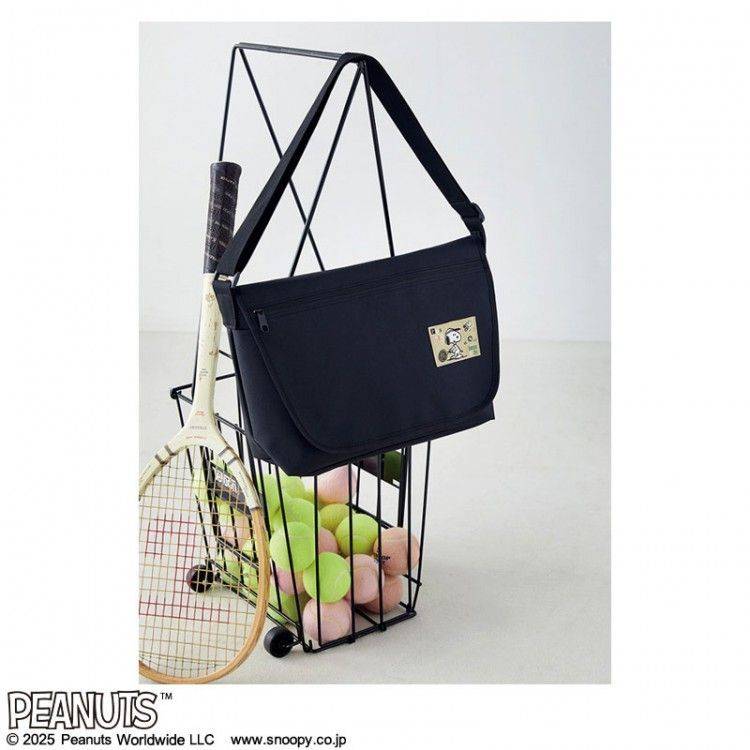 SNOOPY DAILY MESSENGER BAG BOOK