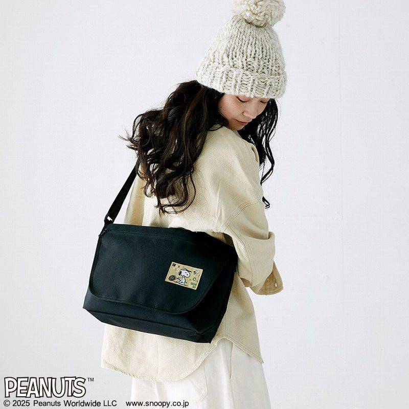 SNOOPY DAILY MESSENGER BAG BOOK