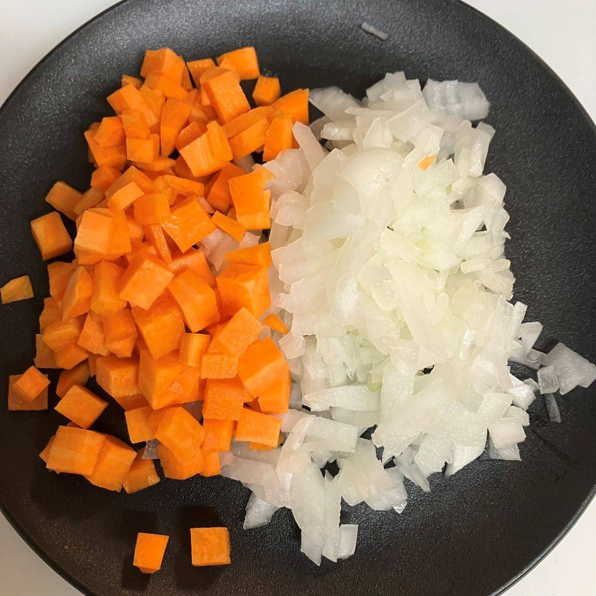 いなば公式の「炒めず作れる　ツナバターピラフ」のレシピ