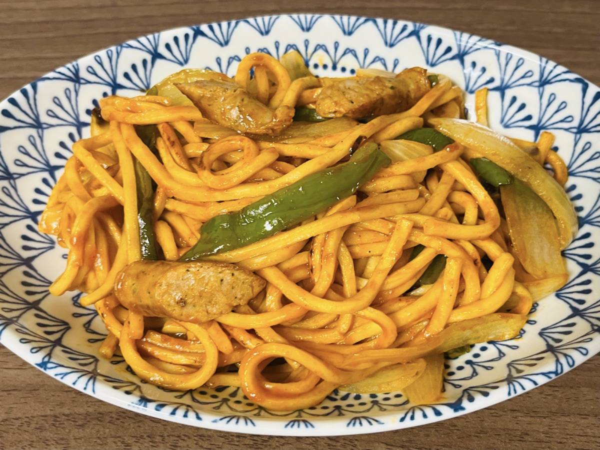 好みの具とソースを炒めると完成♪