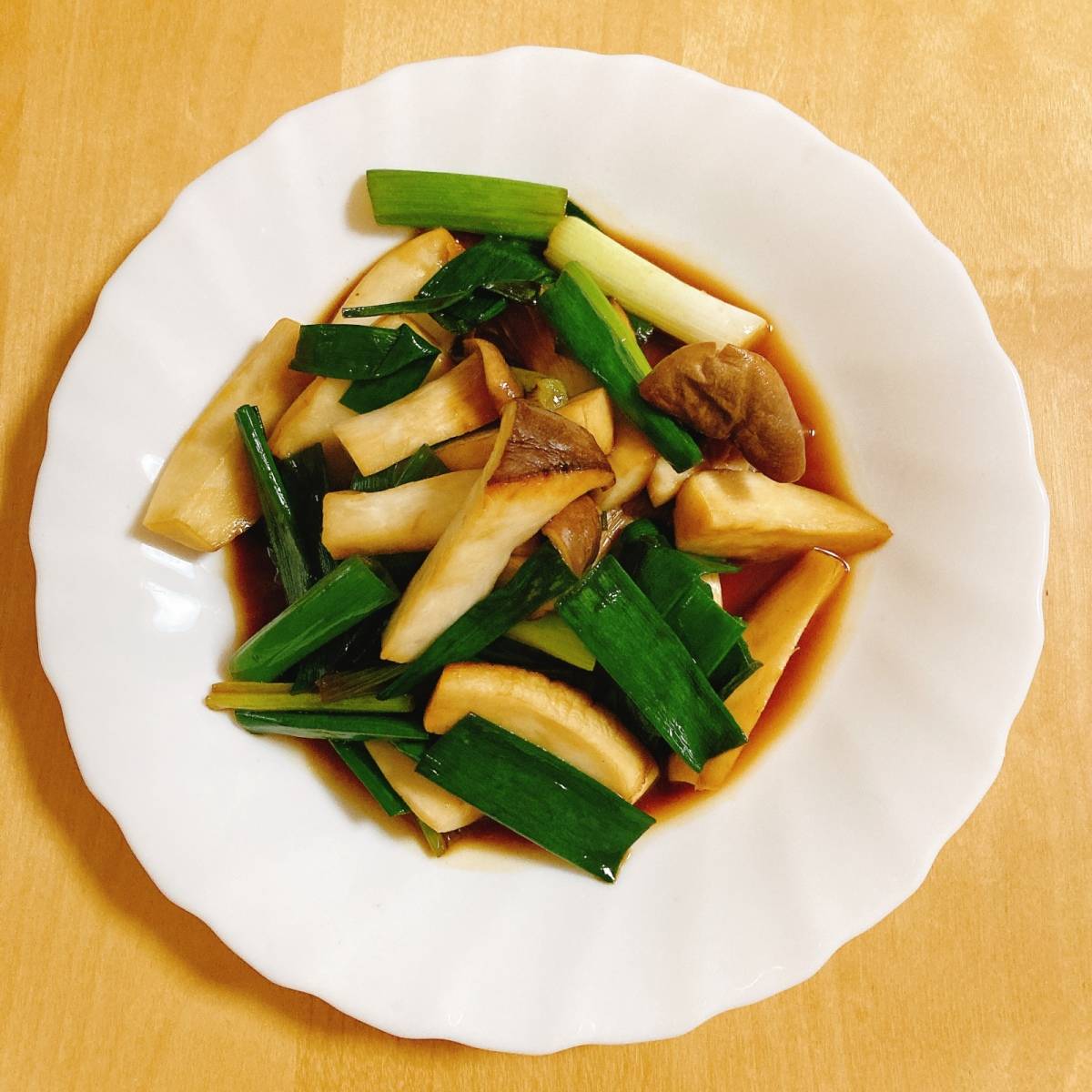 JAグループ公式の「焼きネギエリンギのバルサミコソースがけ」のレシピ