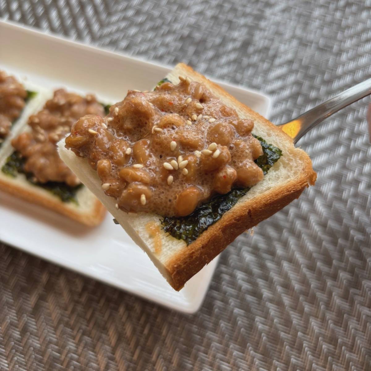 タカノフーズ公式の「韓国海苔ごま納豆パン」のレシピ