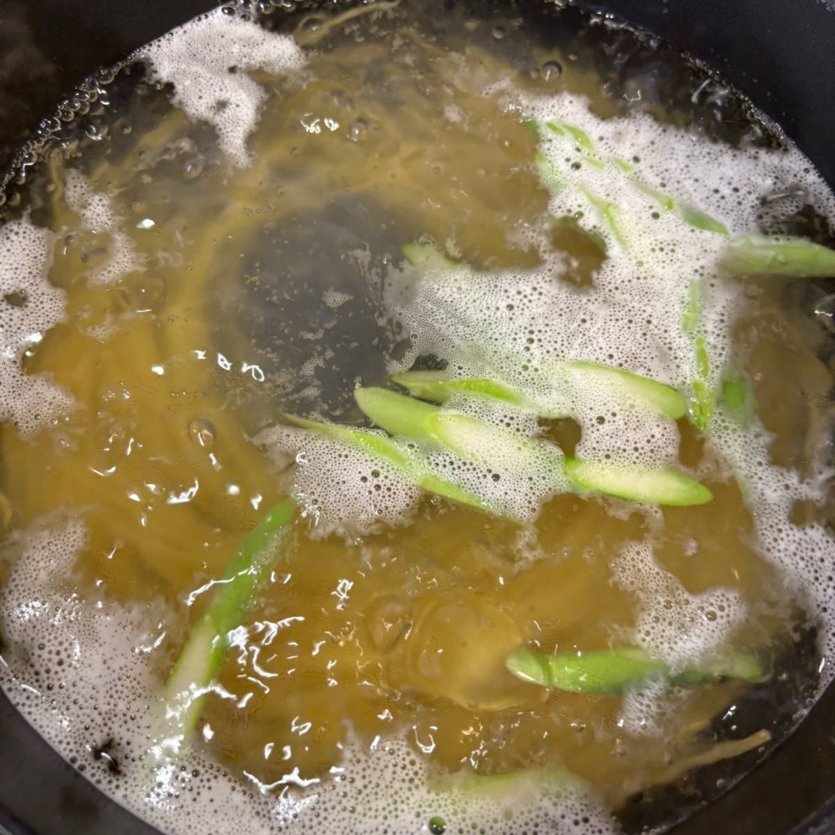 永谷園公式の「松茸風味のアスパラクリーミーパスタ」のレシピ