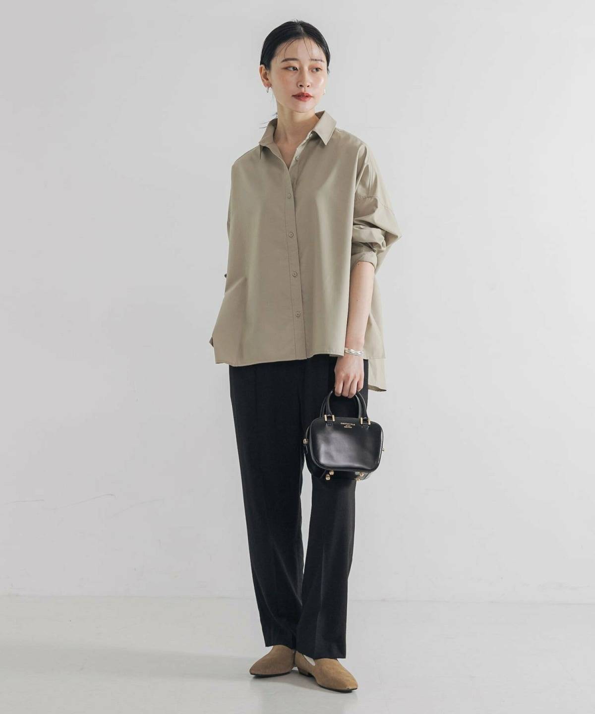 ベージュローファー×白靴下コーデ