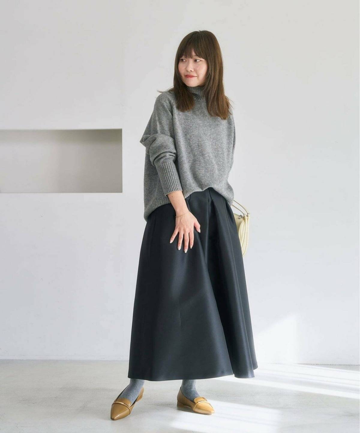 キャメルローファー×グレー靴下コーデ