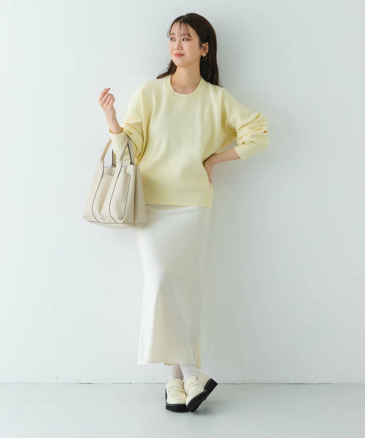 白ローファー×白靴下コーデ