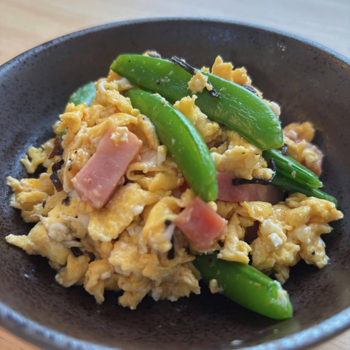 JA全農公式の「スナップエンドウとたまごの塩昆布炒め」のレシピ