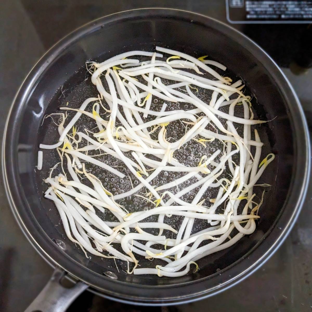 くらこん公式の「塩こんぶでもやしナムル」のレシピ