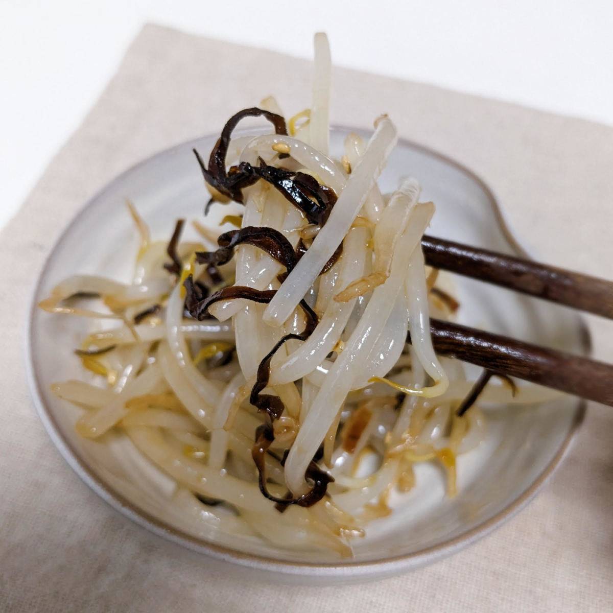 くらこん公式の「塩こんぶでもやしナムル」のレシピ