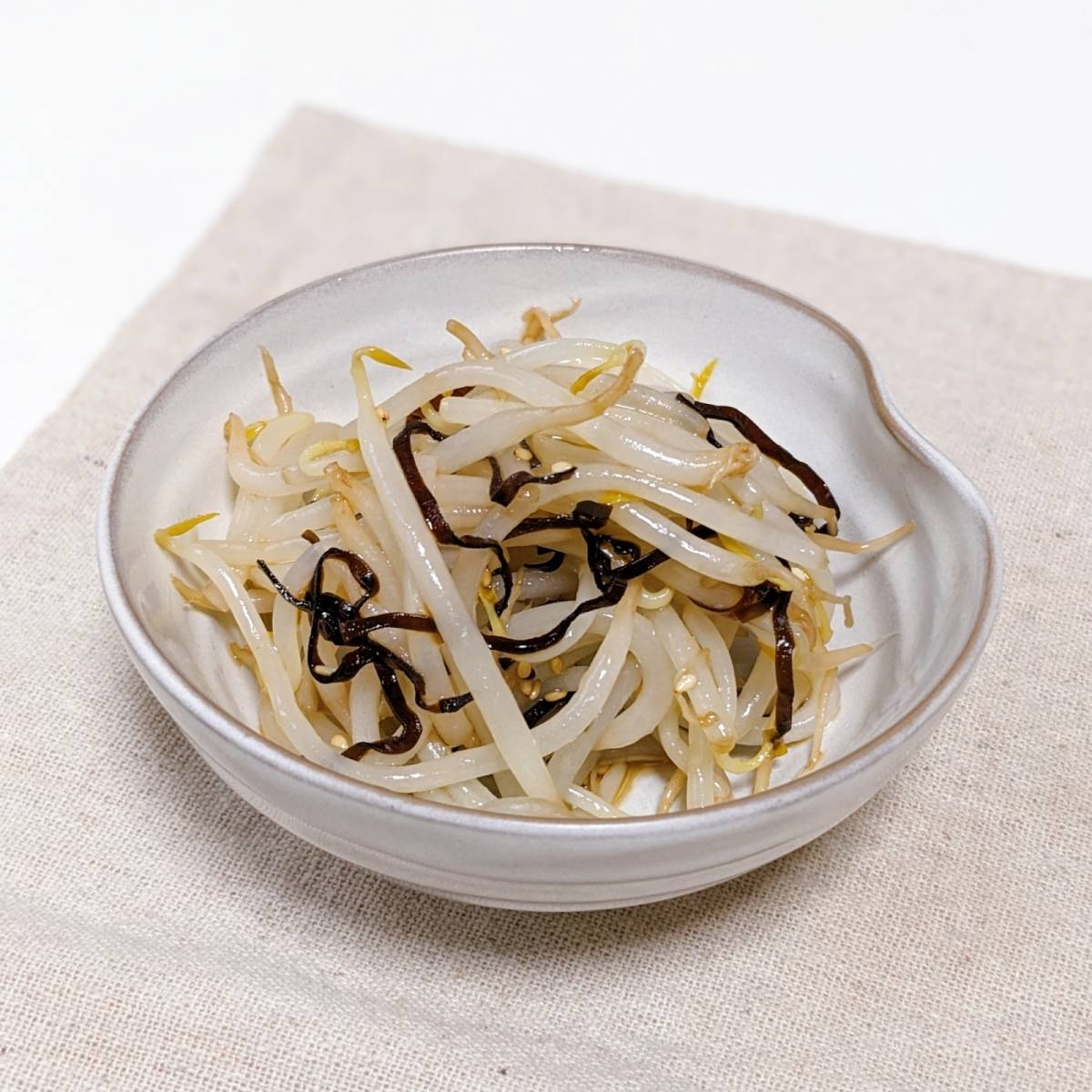 くらこん公式の「塩こんぶでもやしナムル」のレシピ