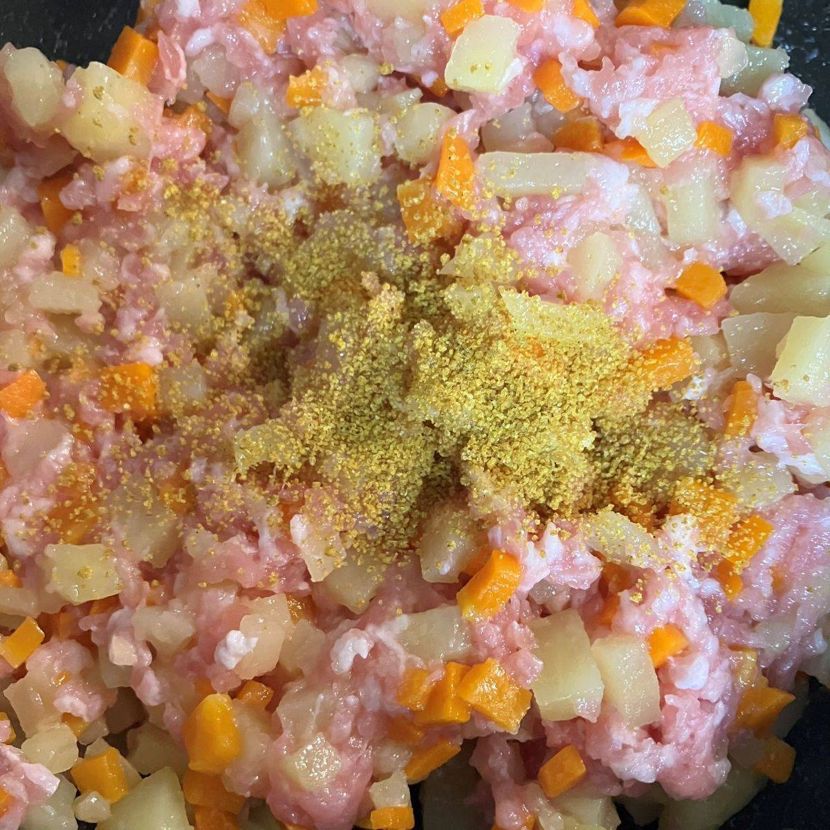 JAグループ公式の「じゃがいもと人参のカレー粉入りハンバーグ」のレシピ