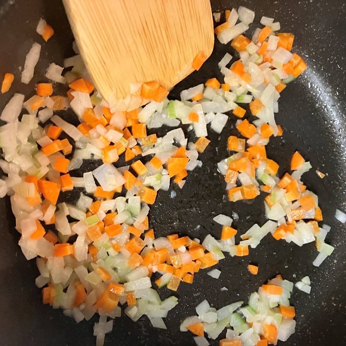 タカノフーズ公式の「ひきわり納豆ドライカレー」のレシピ