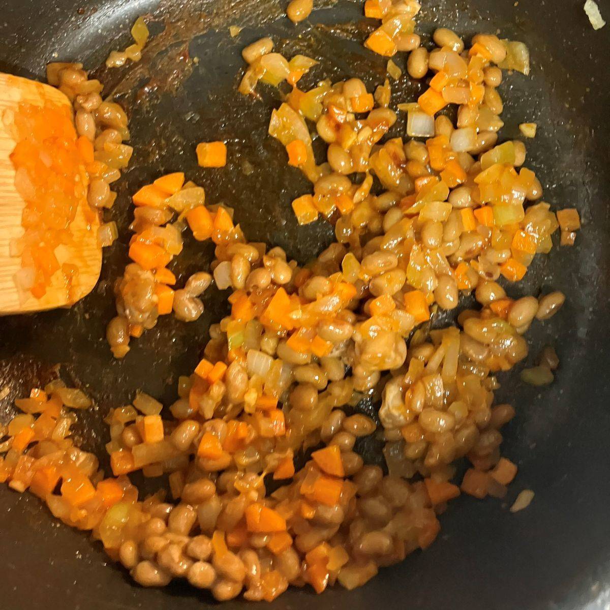 タカノフーズ公式の「ひきわり納豆ドライカレー」のレシピ