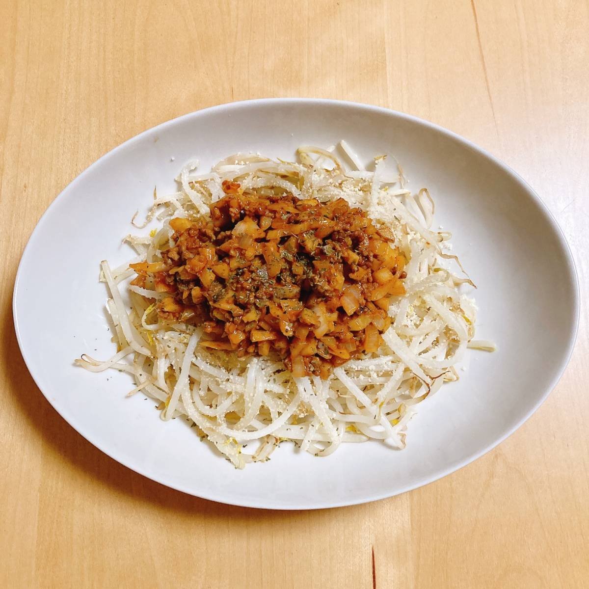 JAグループ公式の「たっぷりもやしに、レンコンの簡単ミートソース風♪」のレシピ